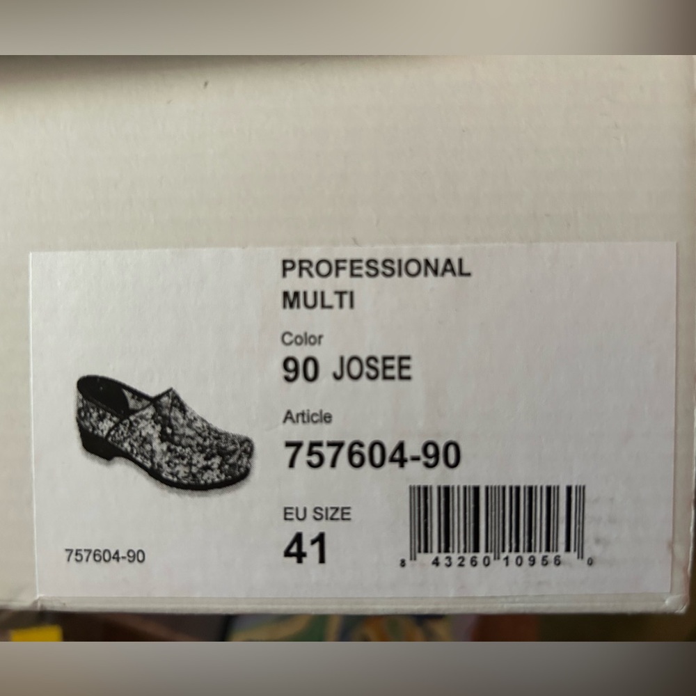 Professional Floral Leather Clogs - Picture 6 of 6